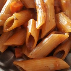 A picture of Red sauce pasta (homemade style).