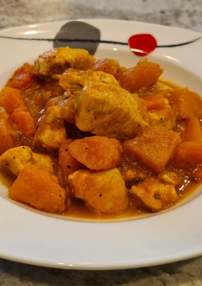 Una foto de Dados de pollo con calabaza