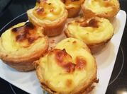 Una foto de pastelitos cumpleaños