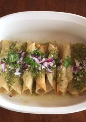 Una foto de Tacos ahogados de papa