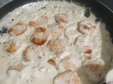 Medallones de pavo en salsa cremosa de champiñones