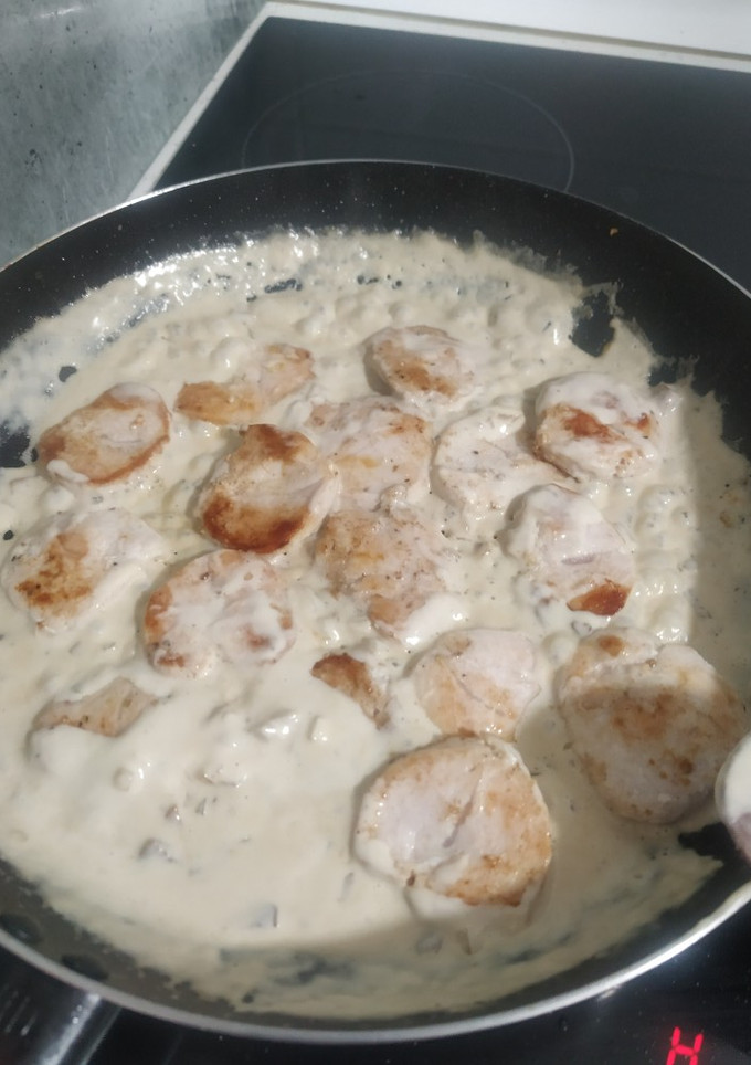 Una foto de Medallones de pavo en salsa cremosa de champiñones