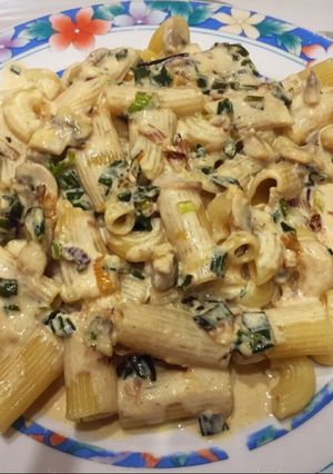 Una foto de Fideos a la crema de verdeo y champiñones