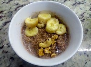 Una foto de Desayuno rápido: Porridge de Avena en Microondas