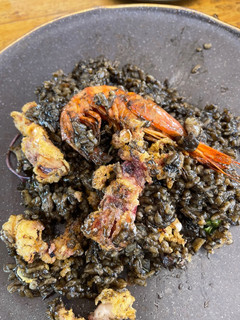 Una foto de Arroz meloso de sepionets con gambas rojas 😜😜😜