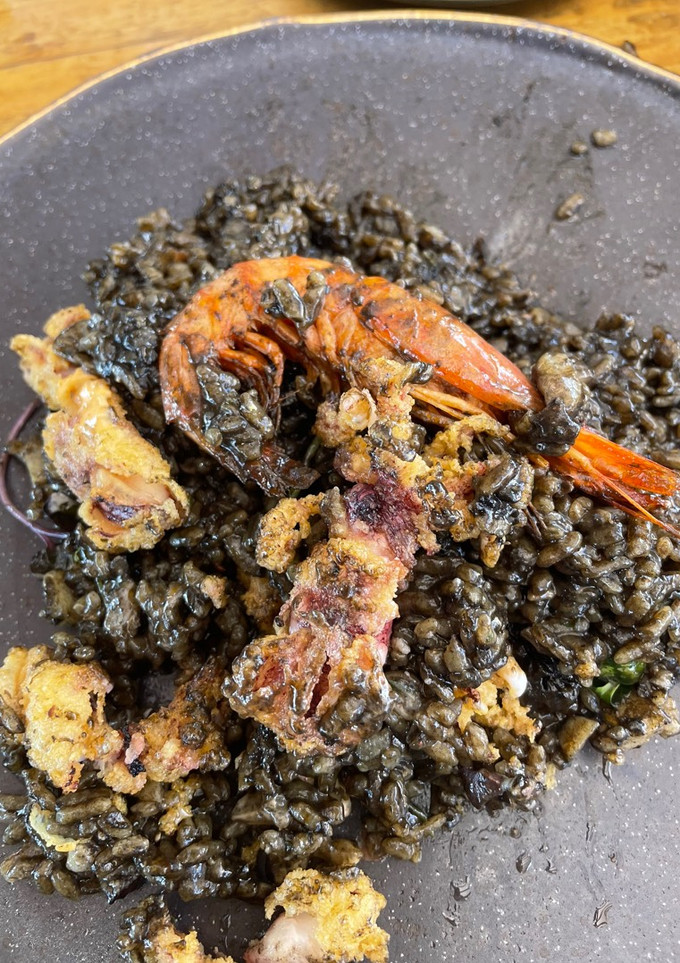 Una foto de Arroz meloso de sepionets con gambas rojas 😜😜😜