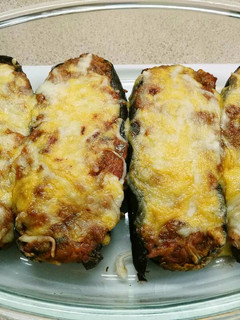 Una foto de Berenjenas rellenas de pisto y carne