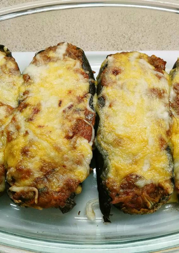 Una foto de Berenjenas rellenas de pisto y carne