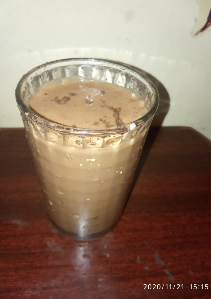 சாக்லேட் மில்க் ஷேக் (Chocolate milkshake recipe in tamil) செய்முறை முக்கிய புகைப்படம்