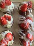 Madalenas de chocococo y avena con topping blanco.🍰🍓🍓