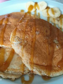 Una foto de Tortitas de plátano y avena