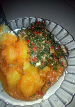A picture of Porridge potatoes with veg.sauce.