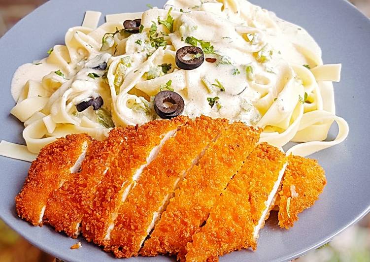 Easiest Way to Make Perfect Alfredo Fettuccine Pasta with crispy chicken topping