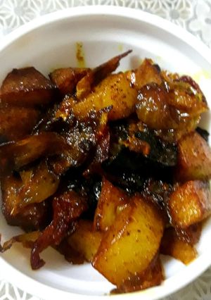 A picture of Aloo Baingan.