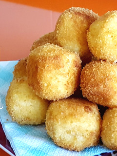 Una foto de Bolitas de patata, rellenas de queso, receta para niños