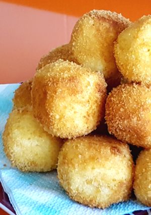 Foto principal de Bolitas de patata, rellenas de queso, receta para niños