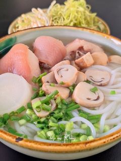 Hình của món Bún đuôi heo nấm rơm.