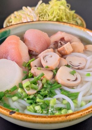 Hình của món Bún đuôi heo nấm rơm.