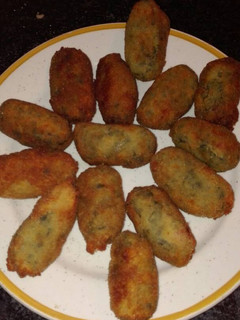 Una foto de Croquetas de espinacas beicon y crema en queso