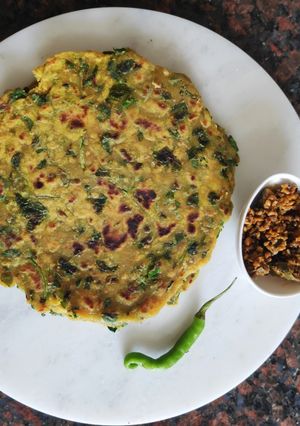 A picture of Methi ke parathe.