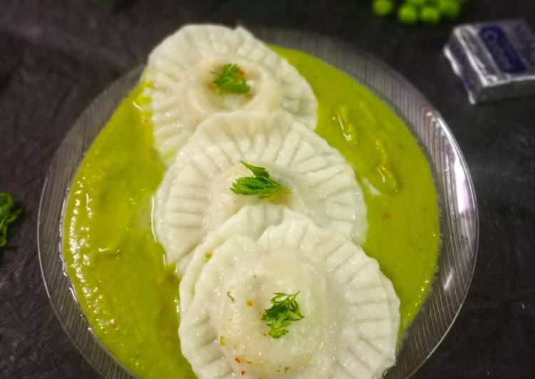 Matar /green peas sauce in cheese ravioli