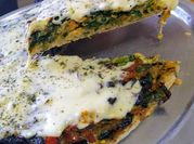 Una foto de pizza de vegetales sin harina