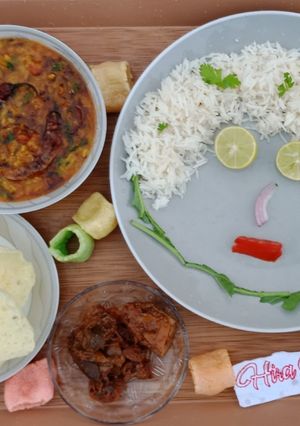 A picture of Daal Palaak with Rice, Achaar, salaad, Papar...😊.