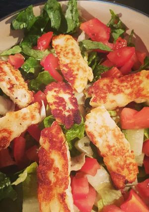 A picture of Grilled Halloumi Spinach Salad.