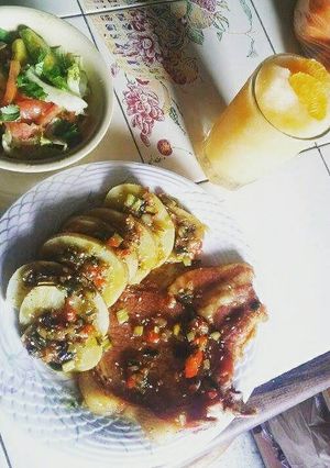 Una foto de Chuleta de cerdo en miel con papas