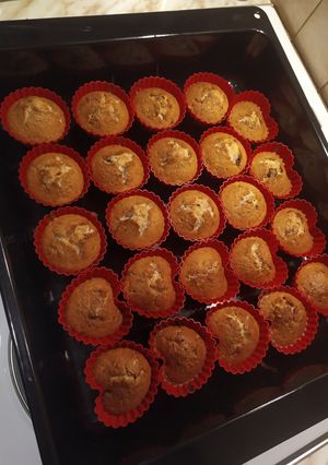 Φωτογραφία της συνταγής Εύκολα cupcakes με σοκολάτα και ξηρούς καρπούς