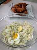 Ensalada de Repollo Nutritiva con Mix de Semillas y Huevo Duro