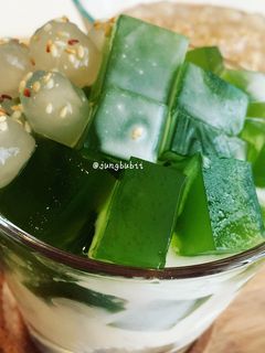 Hình của món Chè Thạch Lá Dứa Trân Châu Nho Vừng 🍹.