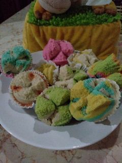 Foto resep Bolu Kukus Mekar Warna Warni