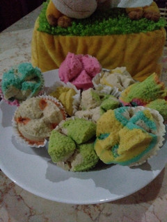 Foto resep Bolu Kukus Mekar Warna Warni