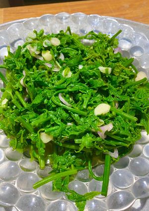 Hình của món Rau Dớn (rau rớn) nộm.