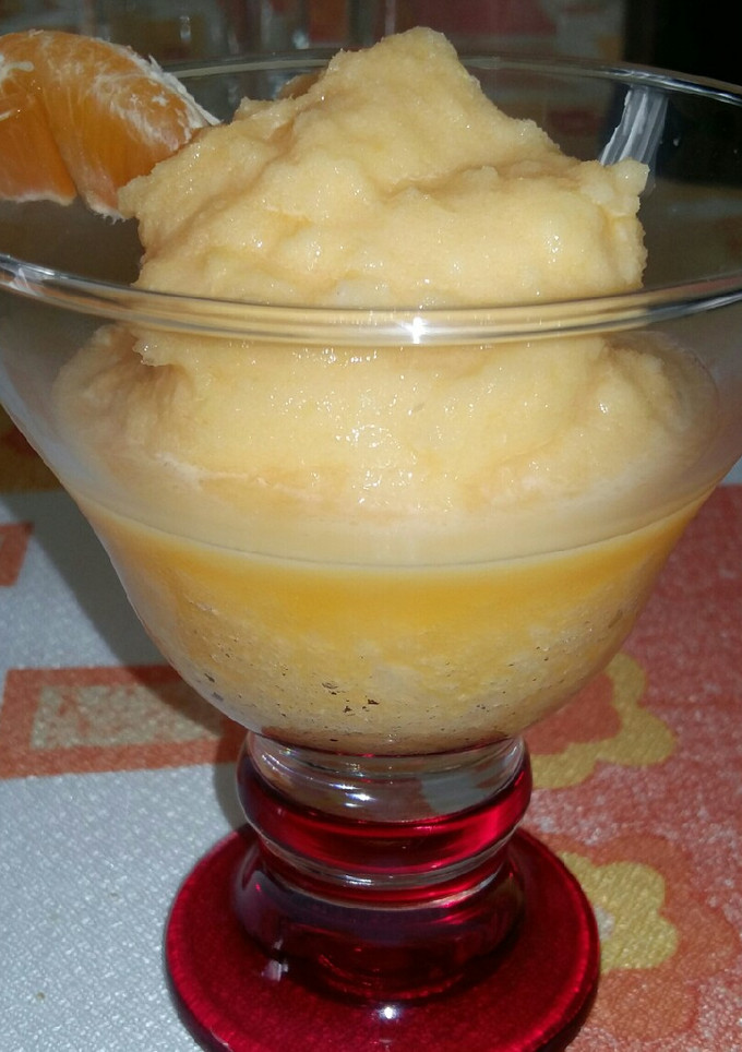 Una foto de Sorbete de mandarina y limón al cava
