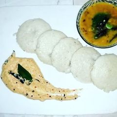 A picture of Idli.