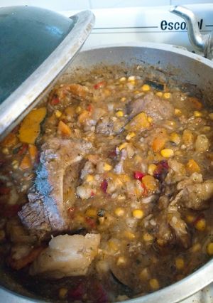 Una foto de Revuelto de verduras y carne