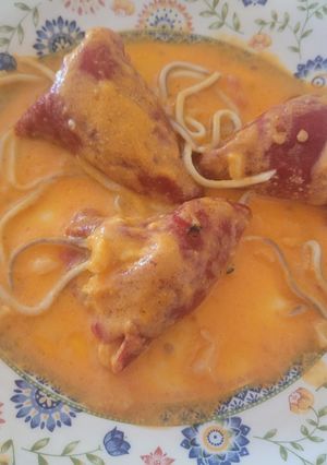 Una foto de Pimientos del piquillo con guiso de bacalao y gulas
