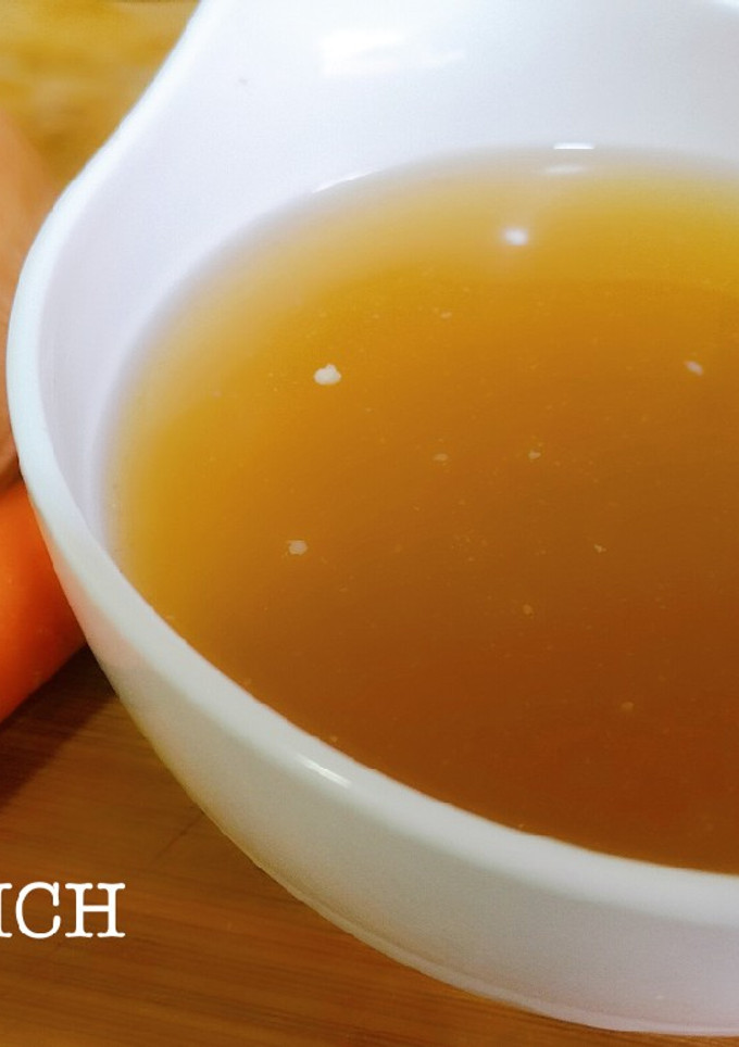 Una foto de Caldo de pollo asado