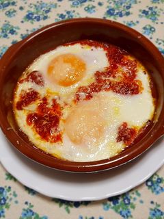 Una foto de Huevos con sobrasada