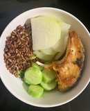 Cá trắm áp chảo + su hào+ dưa leo+ gạo lứt sấy (eat clean, giảm cân)