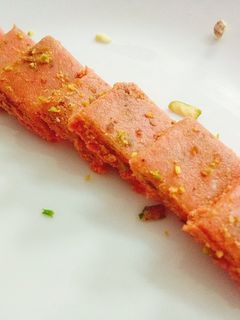 ஸ்ட்ராபெர்ரி பர்ஃபி (Strawberry Barfi Recipe in Tamil) செய்முறை முக்கிய புகைப்படம்