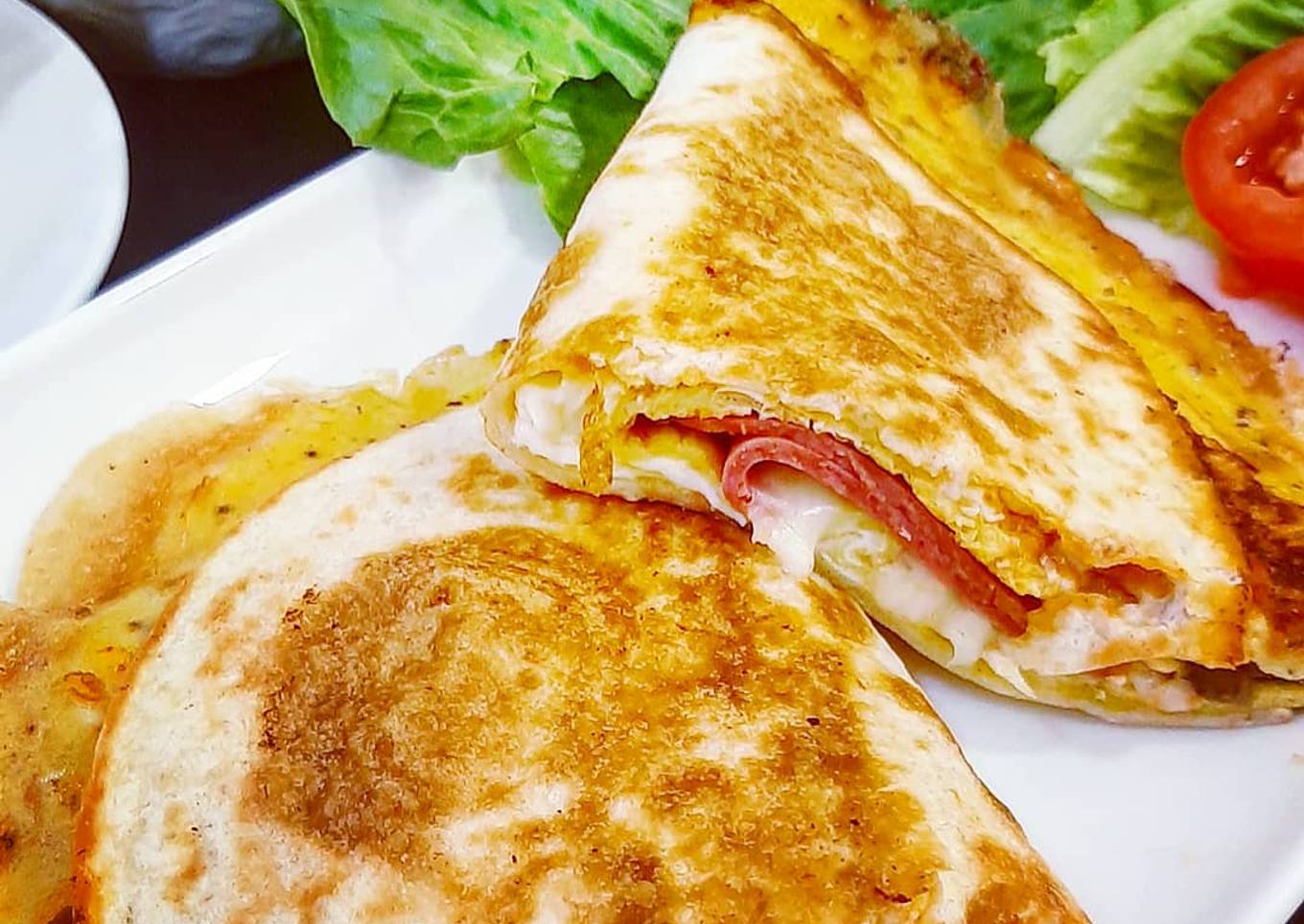 Pepperoni egg wraps