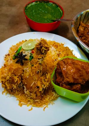 পটেটো চিকেন দম বিরিয়ানি (potato chicken dum biryani recipe in Bengali) রেসিপির প্রধান ছবি