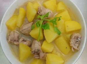 Hình của món Canh khoai tây nấu cổ gà.