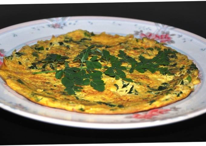 Omlet with spiced onions, drumstick leaves and lemon juice