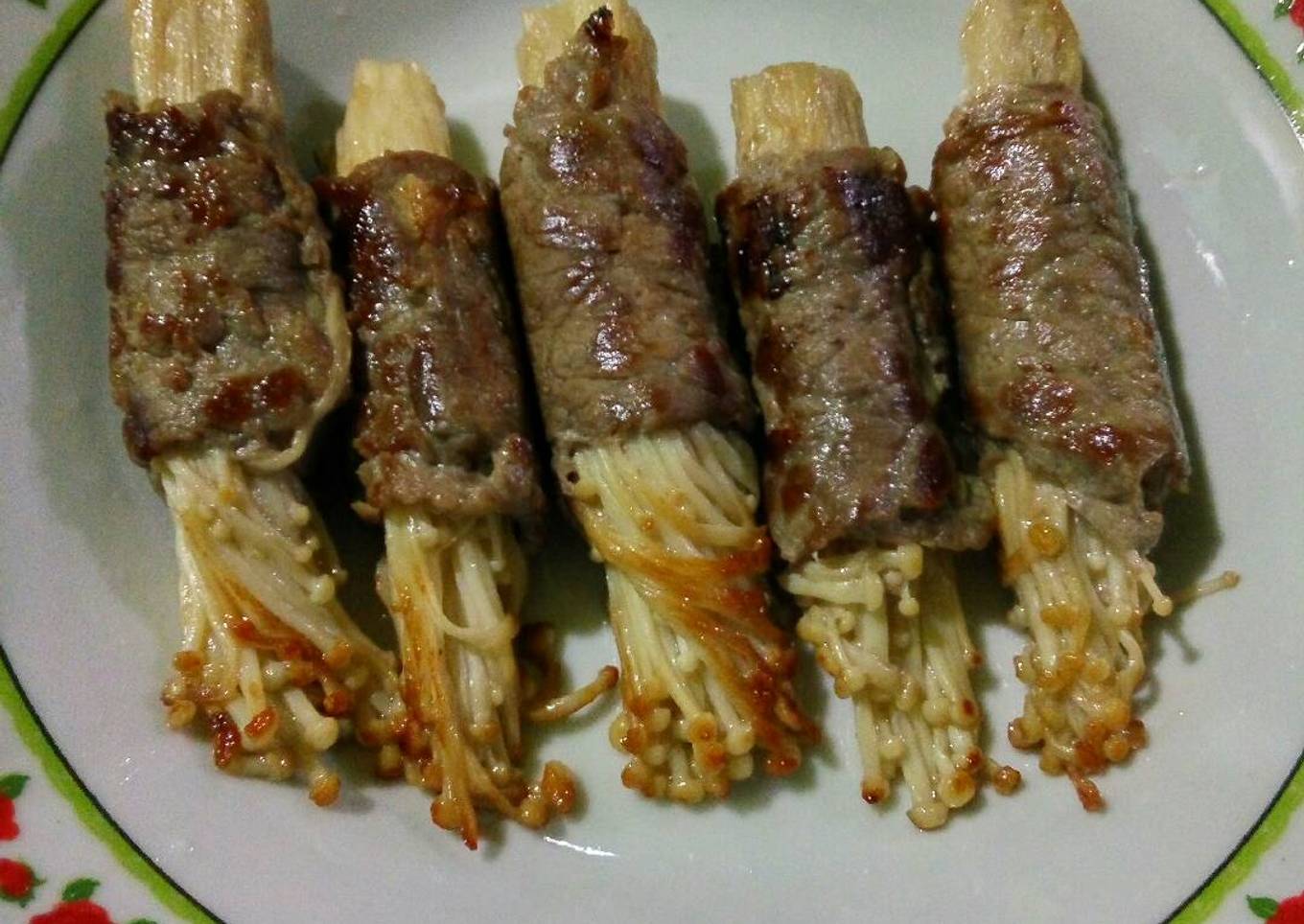 Enoki beef rolls