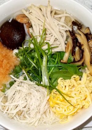 Hình của món Bún thang.