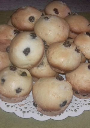 Una foto de Pancitos dulces con pasas de uva